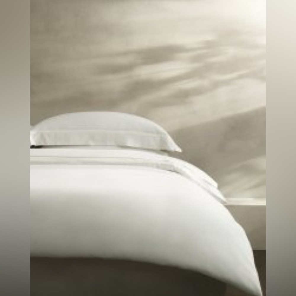 Banana Republic Washed Cotton Sateen Duvet Cover size queen in white